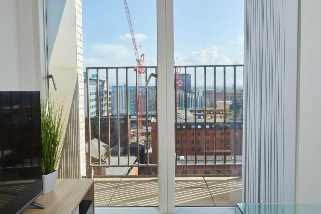 Lovely Apartment - Private Parking - Stadium Views Manchester Buitenkant foto